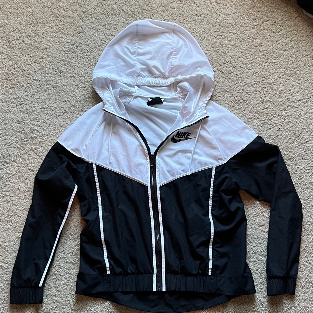Nike Women's Windbreaker Jacket in Black and White
